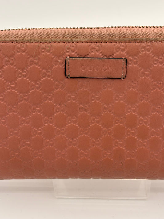 Gucci pink wallet
