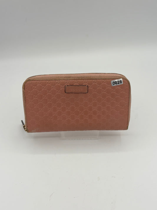Gucci pink wallet