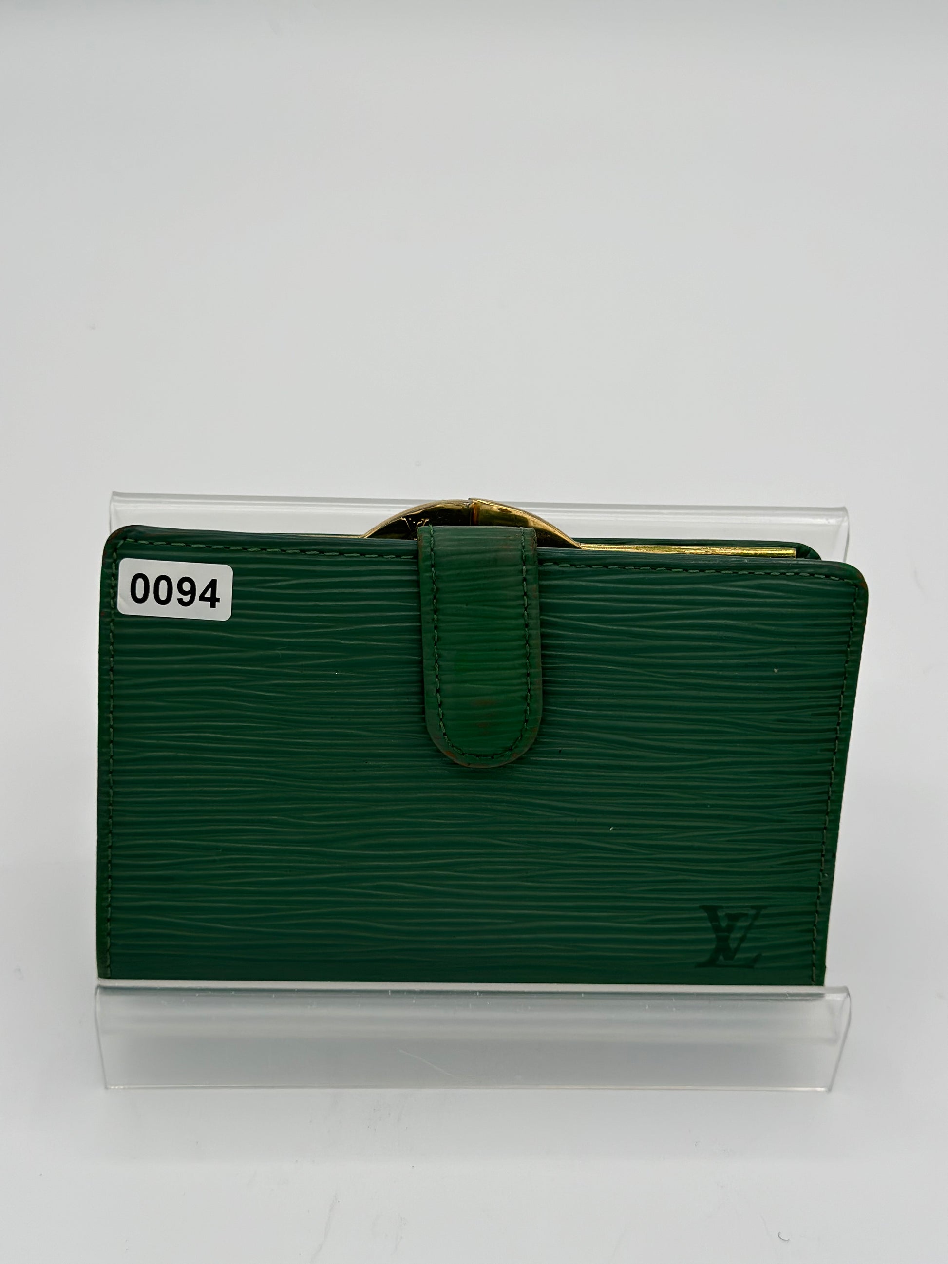 Epi Louis Vuitton Kiss Lock Wallet - Green with Gold Hardware