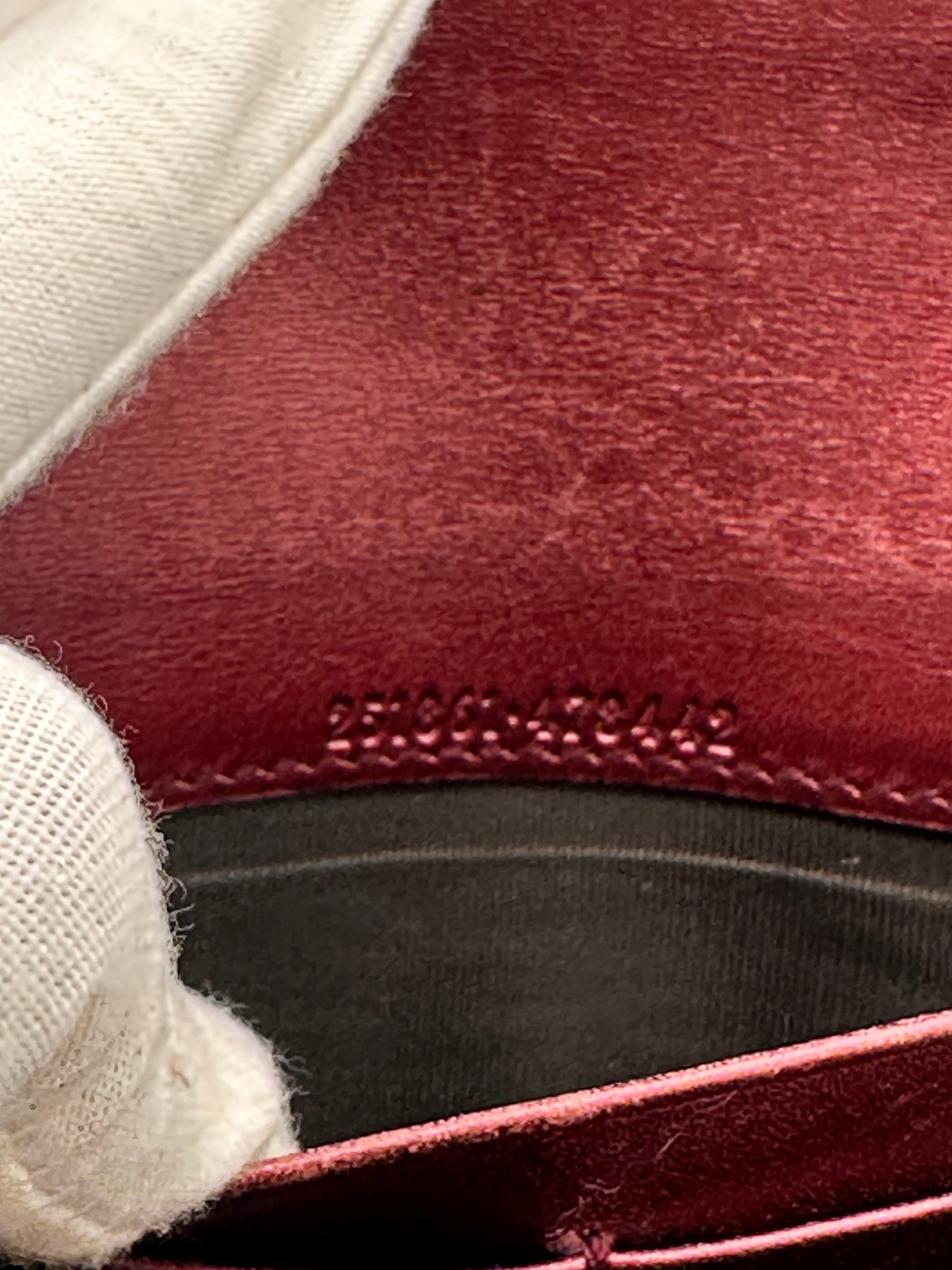 Gucci Guccisima Sima Lovely Heart GG Logo Wallet