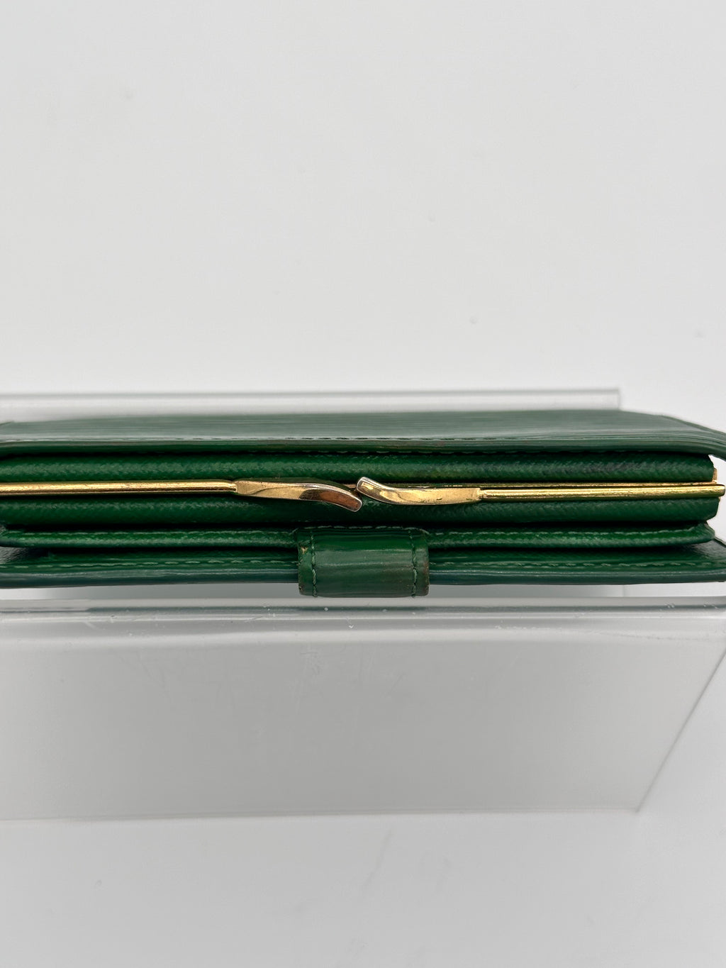 Epi Louis Vuitton Kiss Lock Wallet - Green with Gold Hardware