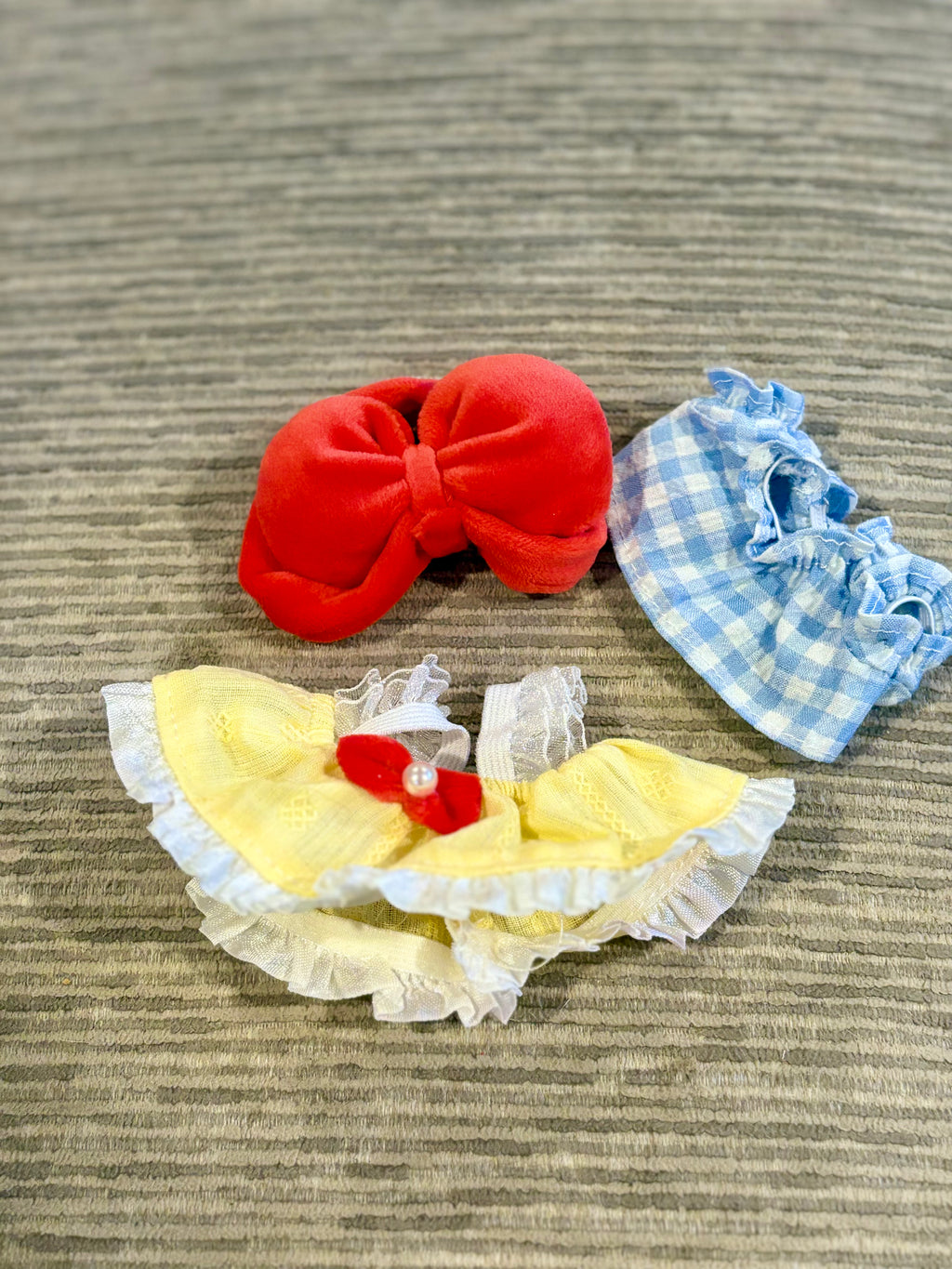 Whimsical Red Bow Outfit for Labubu Dolls – Doll Not Included