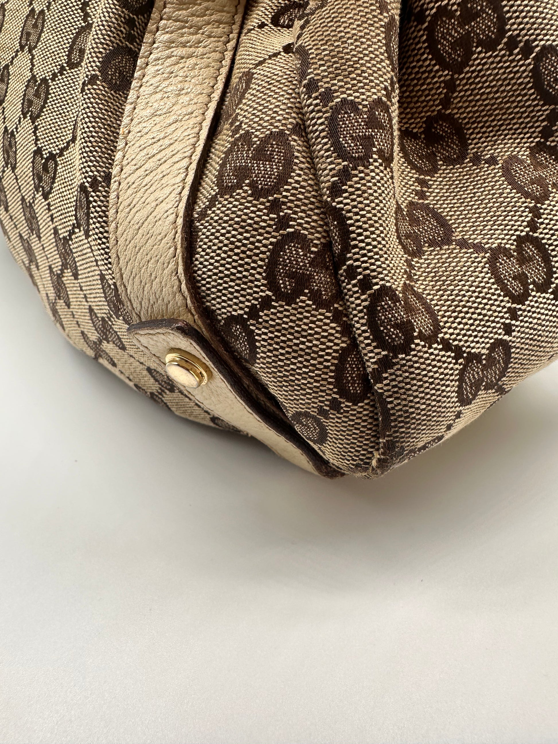 Gucci Abbey- GG canvas shoulder bag