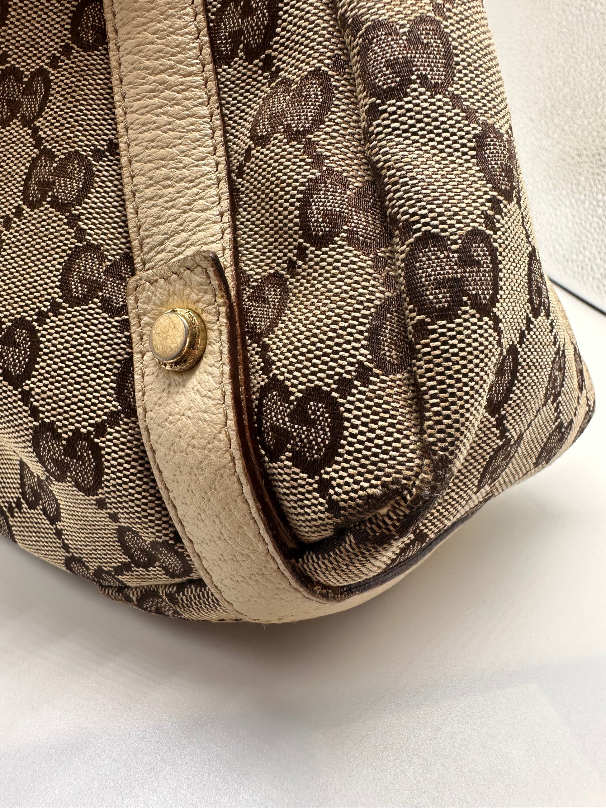 Gucci Abbey- GG canvas shoulder bag